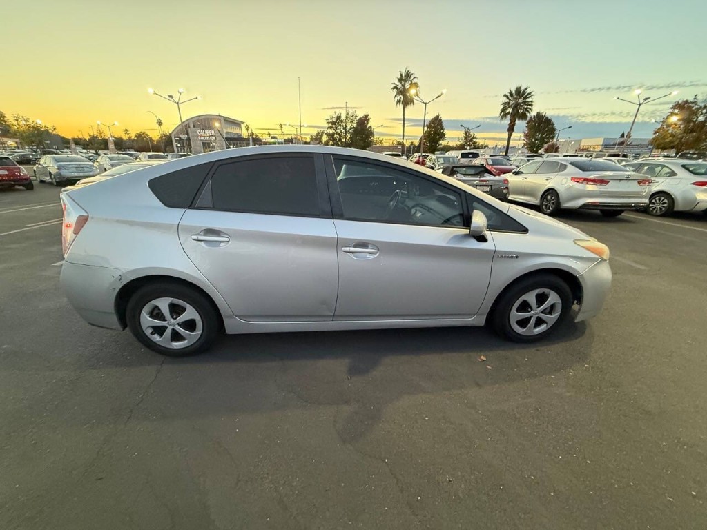 2012 Toyota Prius Image 4