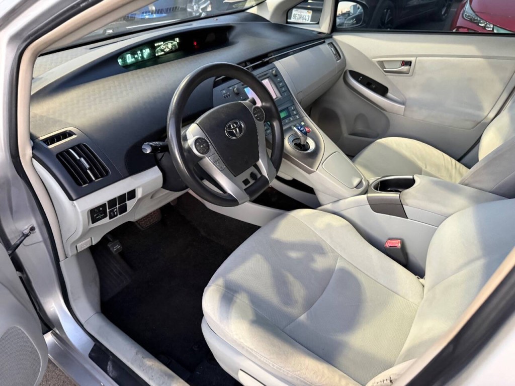 2012 Toyota Prius Image 9