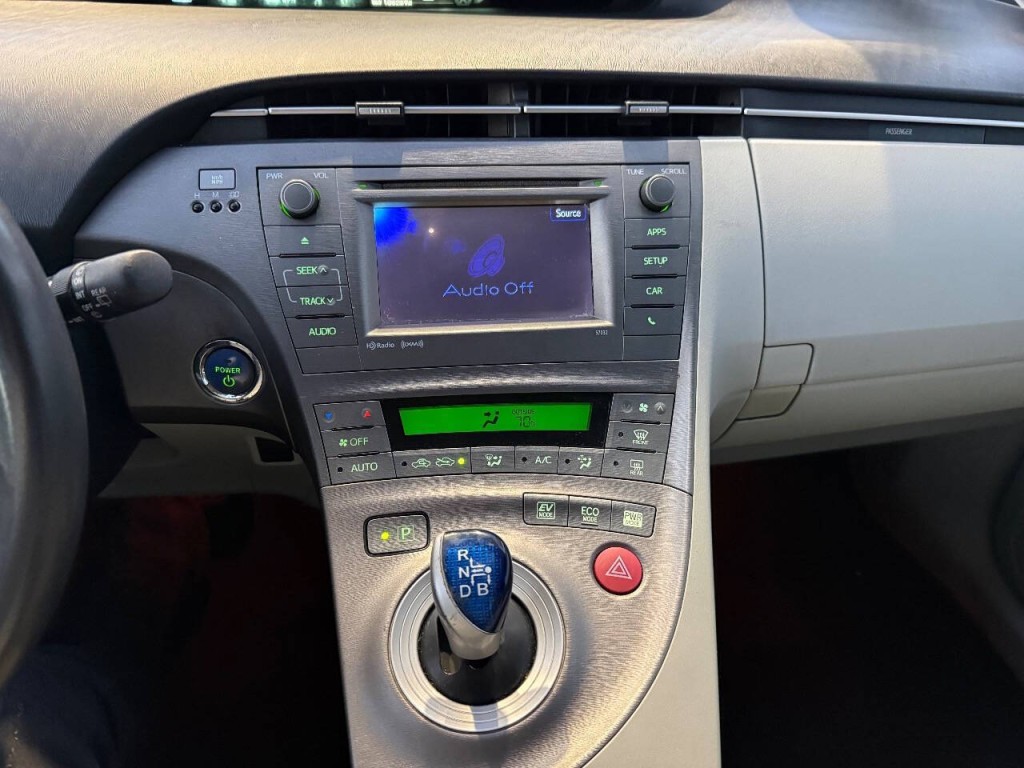 2012 Toyota Prius Image 11