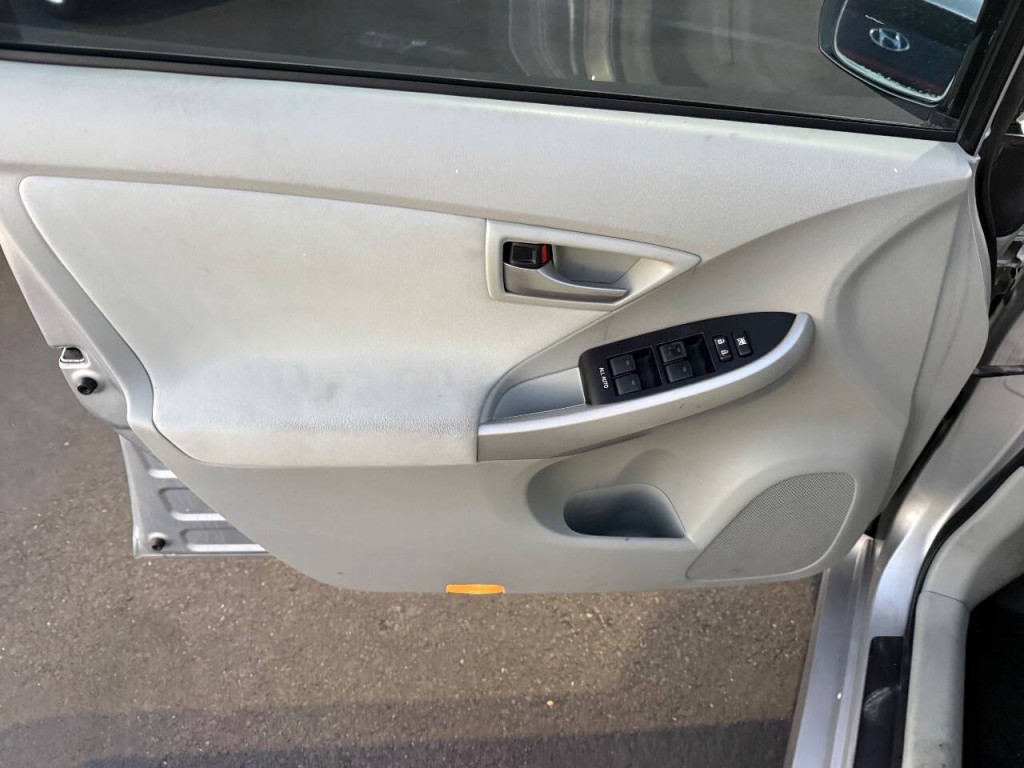 2012 Toyota Prius Image 13