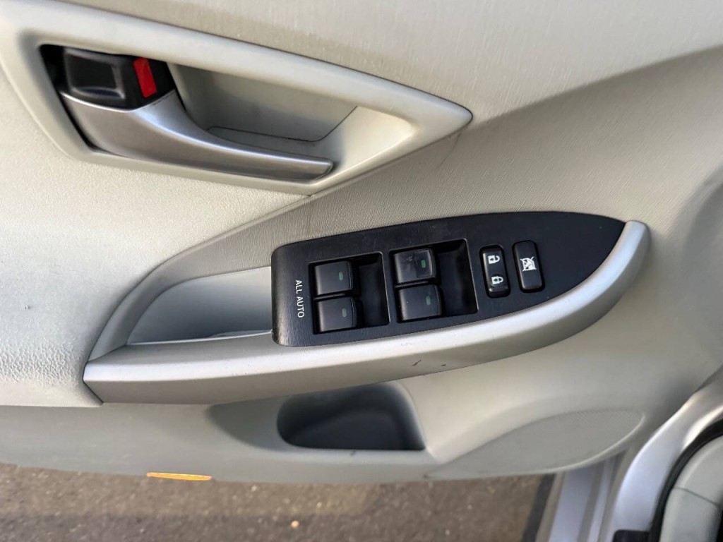 2012 Toyota Prius Image 14