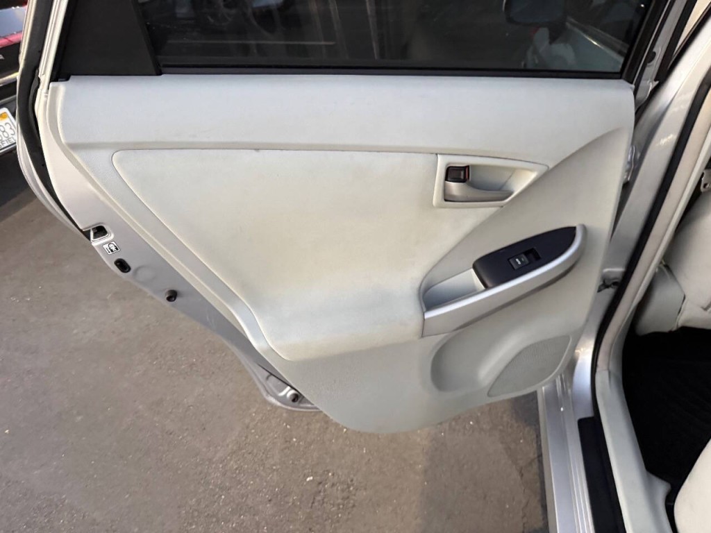 2012 Toyota Prius Image 15