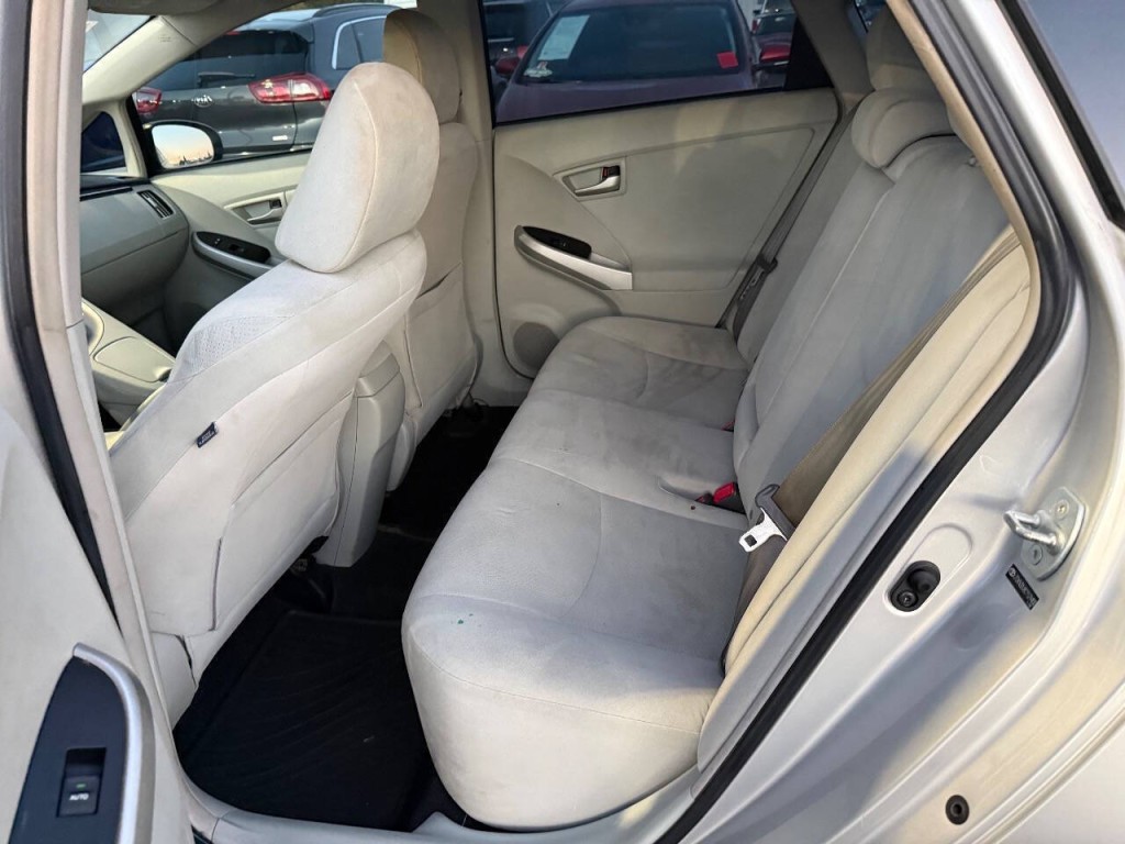 2012 Toyota Prius Image 16