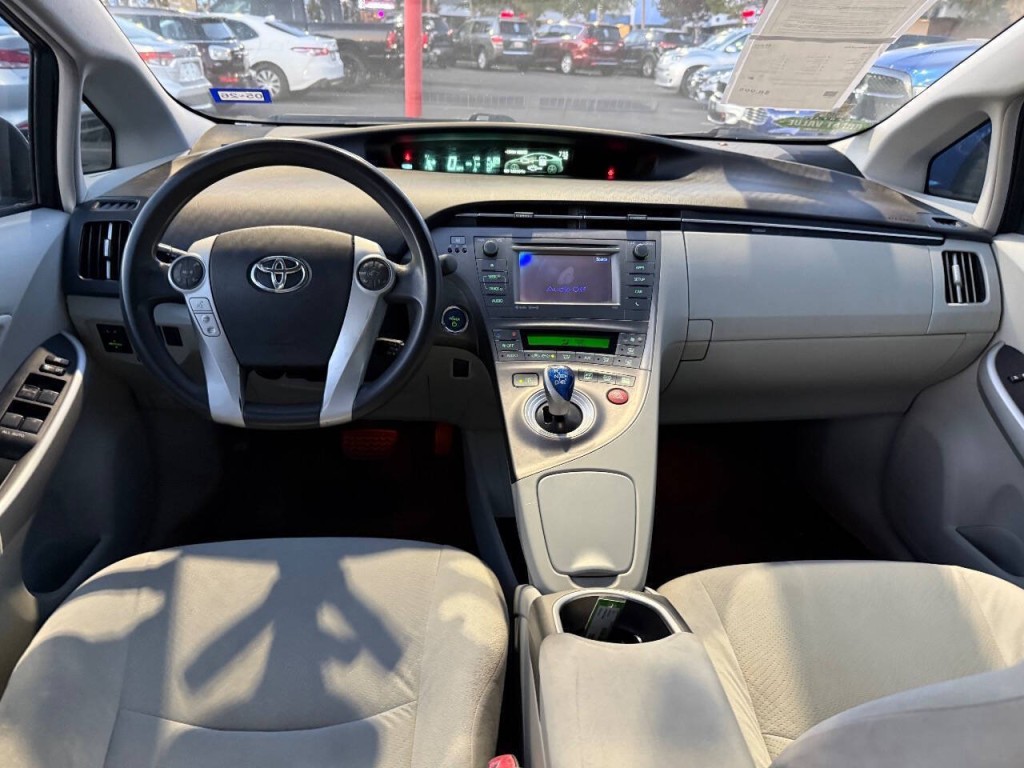 2012 Toyota Prius Image 17