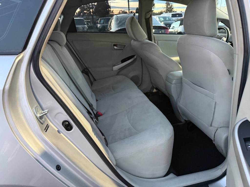 2012 Toyota Prius Image 21