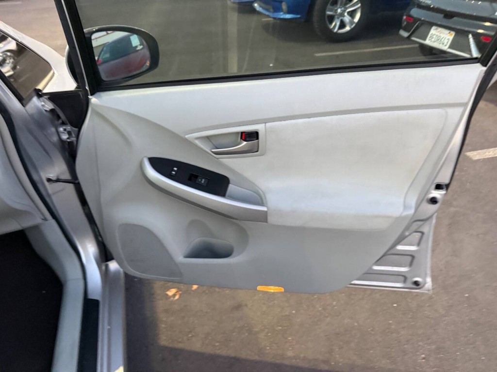 2012 Toyota Prius Image 22