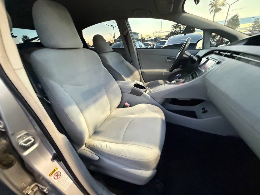 2012 Toyota Prius Image 23
