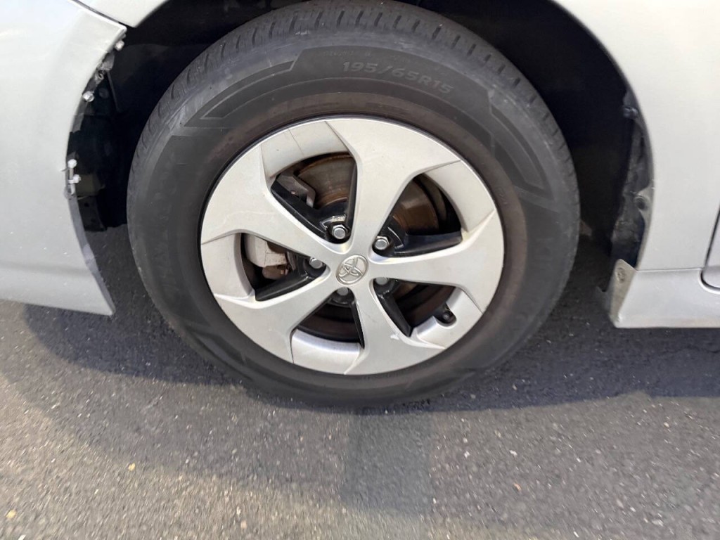 2012 Toyota Prius Image 28