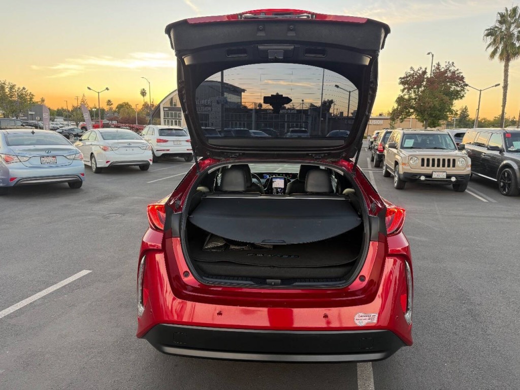2017 Toyota Prius Image 24
