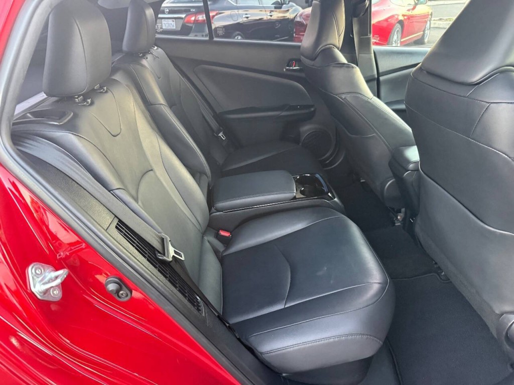 2017 Toyota Prius Image 28