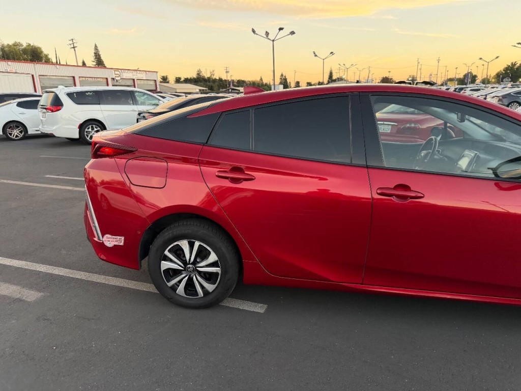 2017 Toyota Prius Image 33