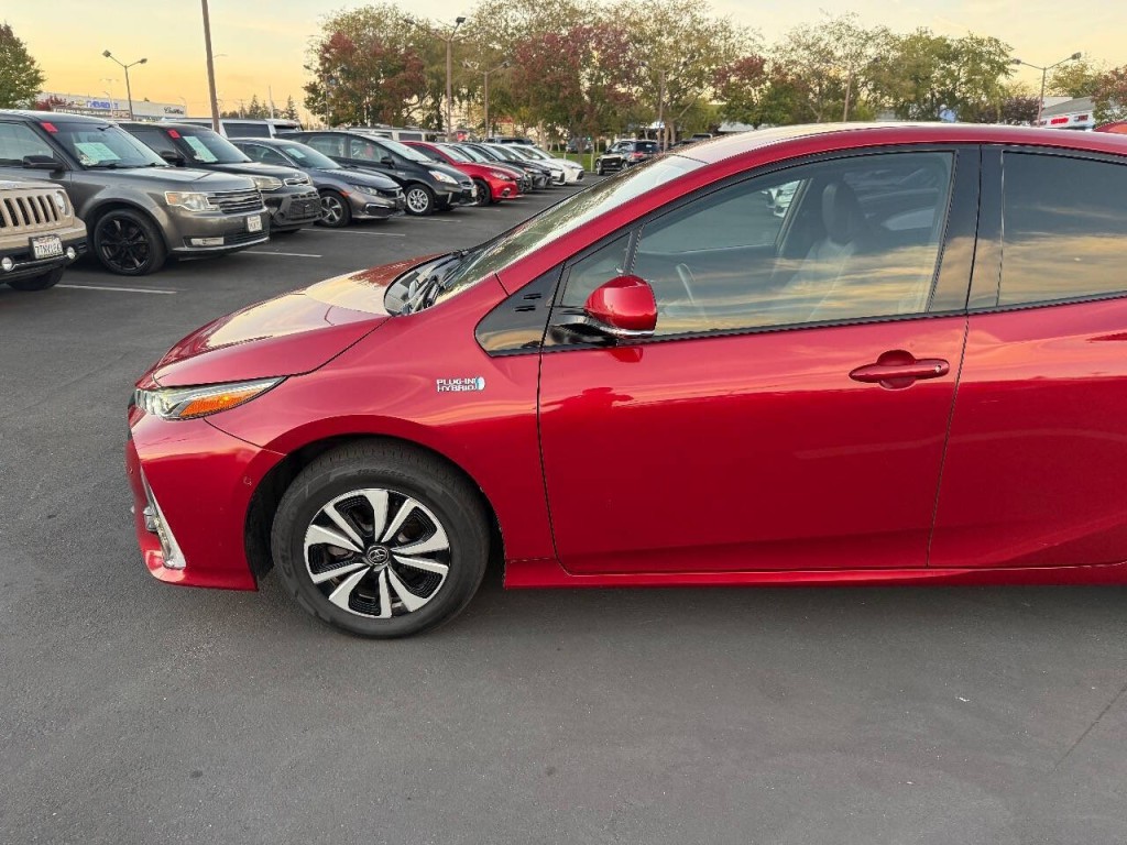 2017 Toyota Prius Image 34