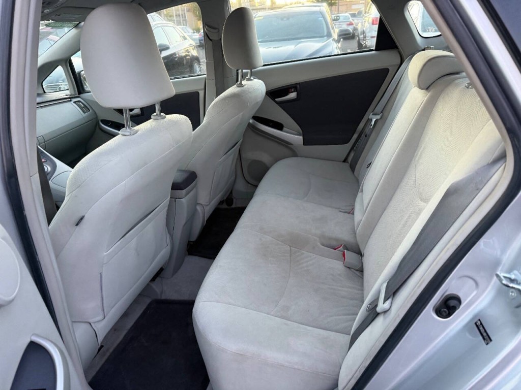 2010 Toyota Prius Image 11