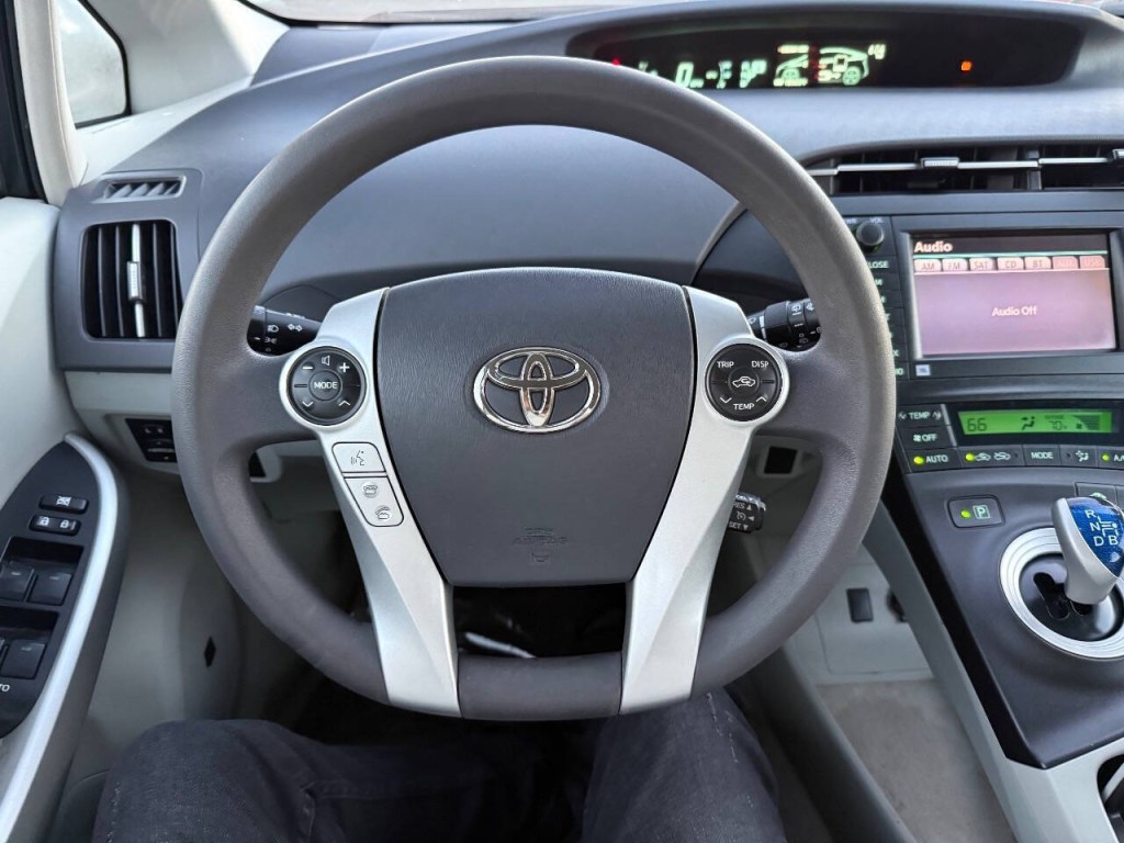 2010 Toyota Prius Image 13