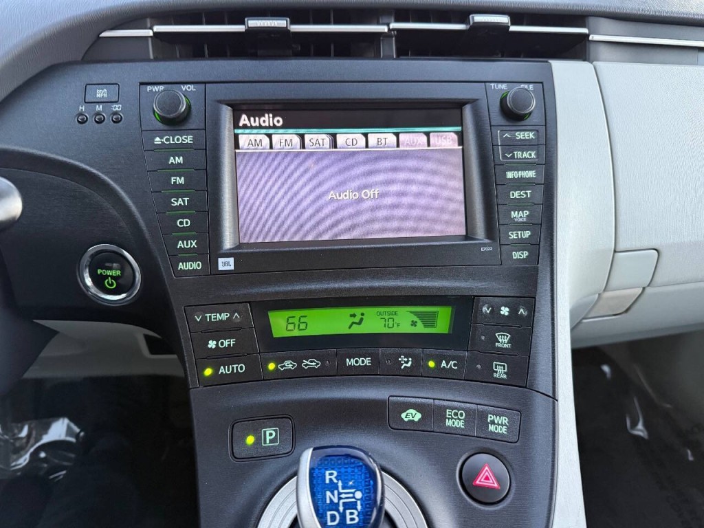 2010 Toyota Prius Image 16