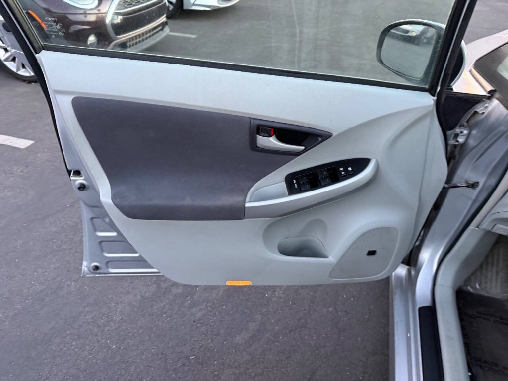 2010 Toyota Prius Image 19