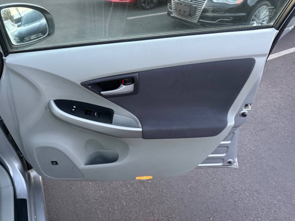 2010 Toyota Prius Image 25