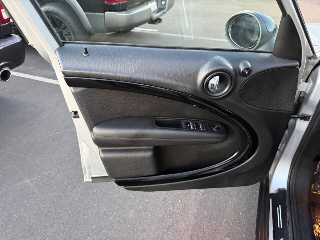 2014 MINI Countryman Image 15