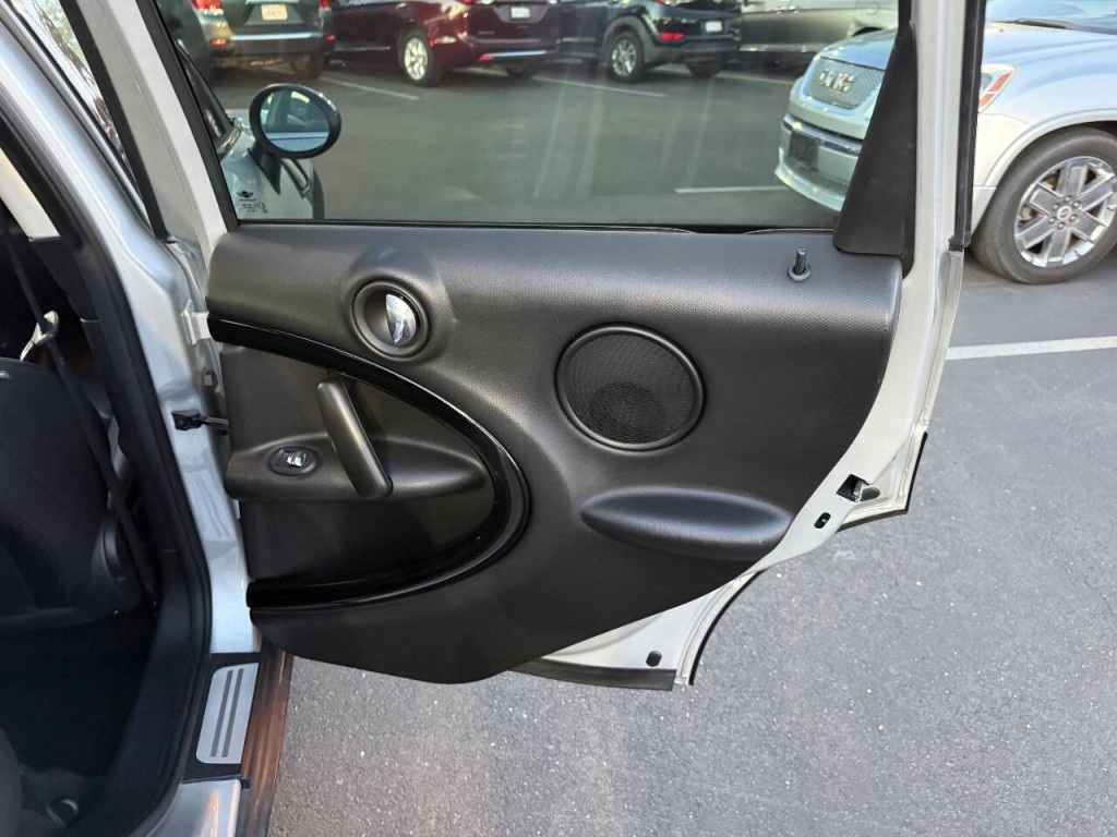 2014 MINI Countryman Image 21