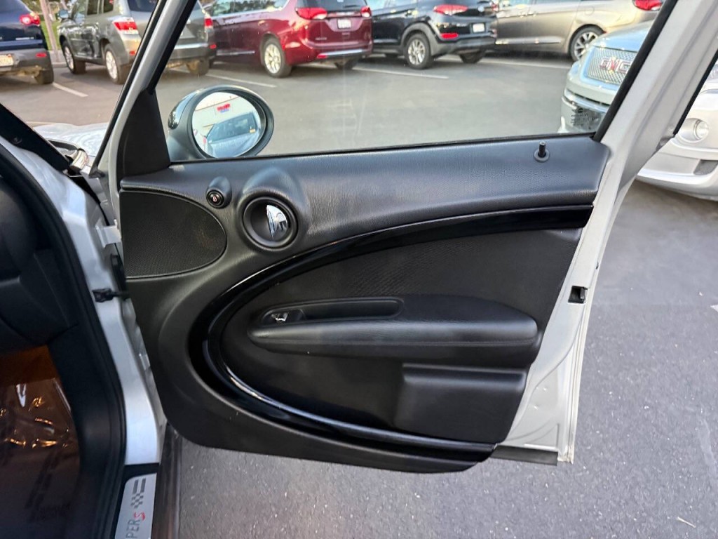 2014 MINI Countryman Image 23