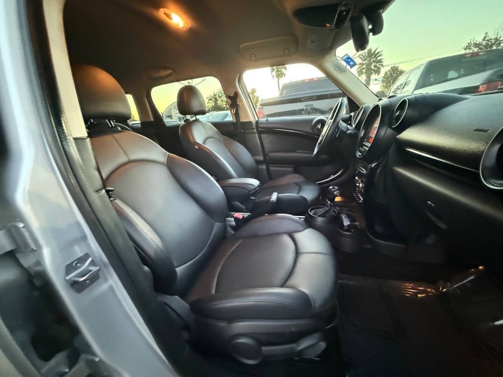 2014 MINI Countryman Image 24