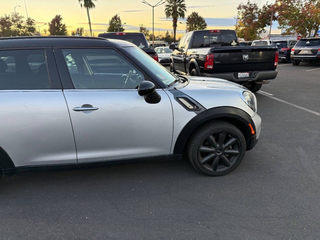 2014 MINI Countryman Image 25