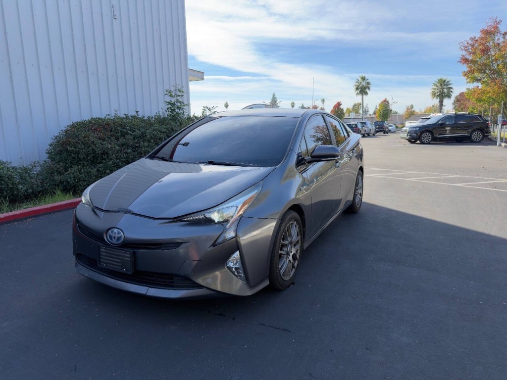 2016 Toyota Prius Image 1