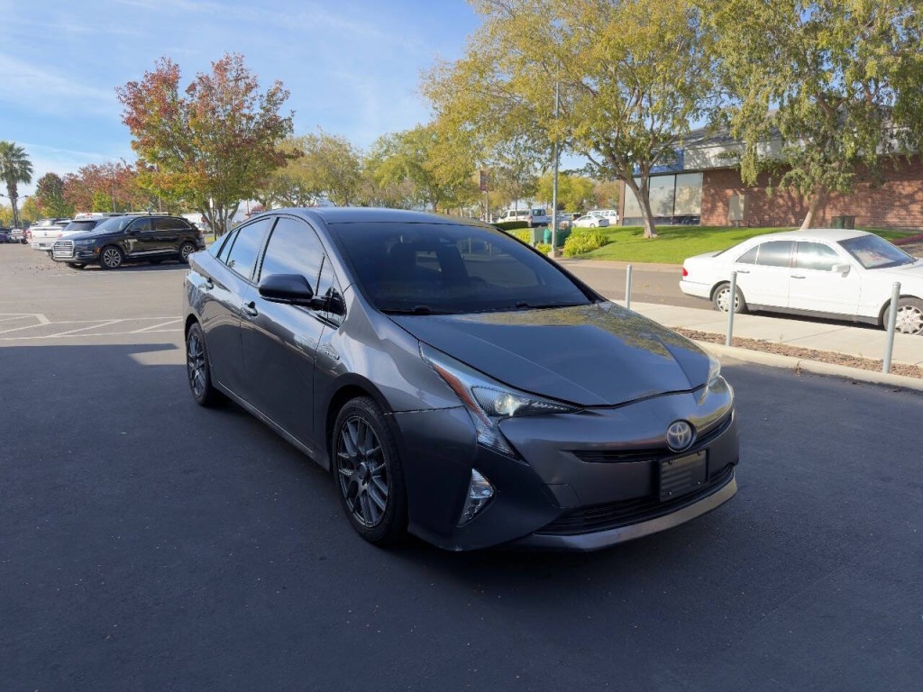 2016 Toyota Prius Image 3