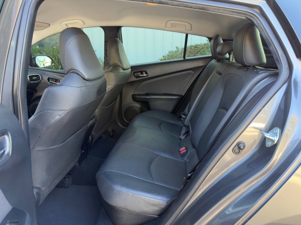 2016 Toyota Prius Image 8