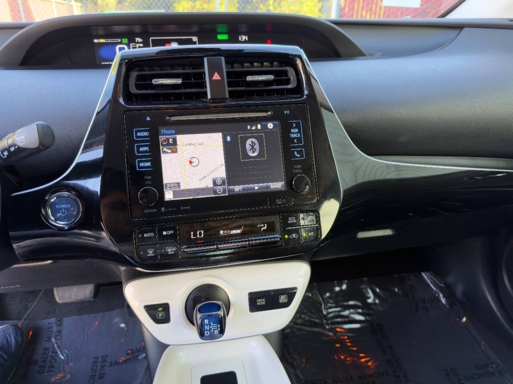 2016 Toyota Prius Image 11