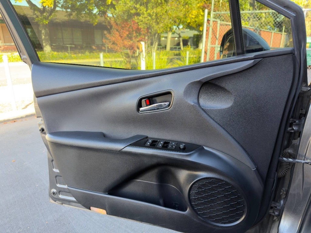 2016 Toyota Prius Image 13