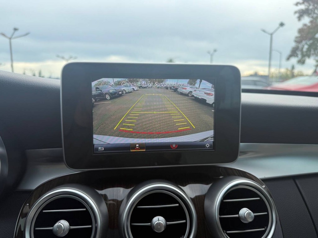 2015 Mercedes-Benz C-Class Image 18