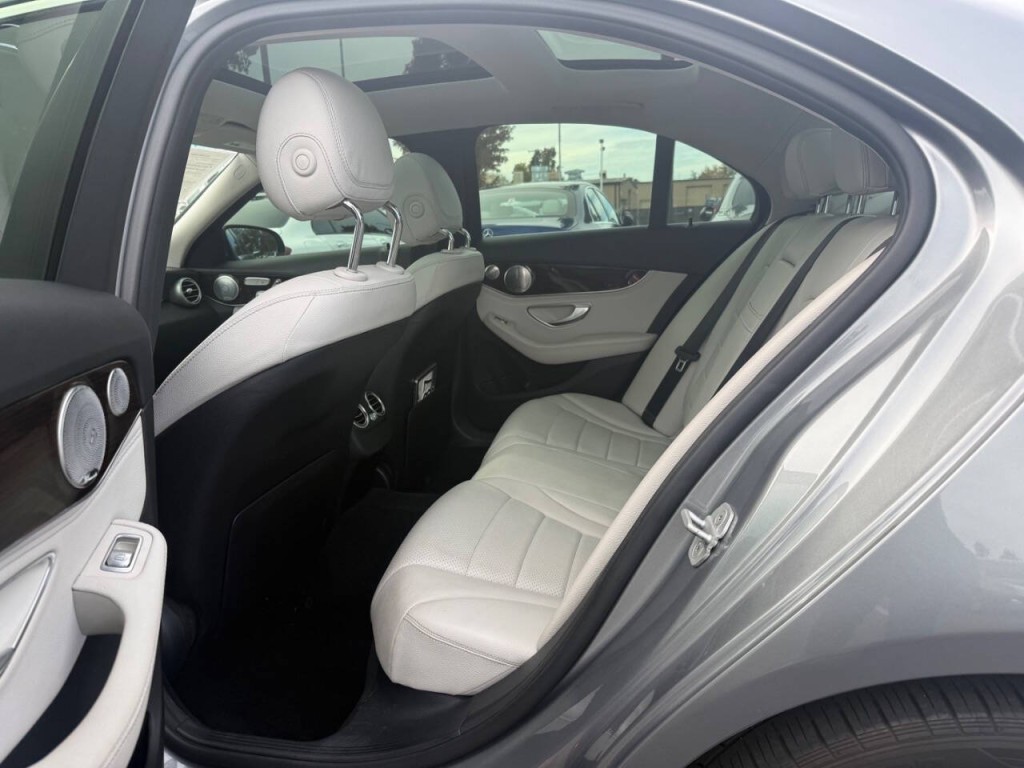 2015 Mercedes-Benz C-Class Image 25