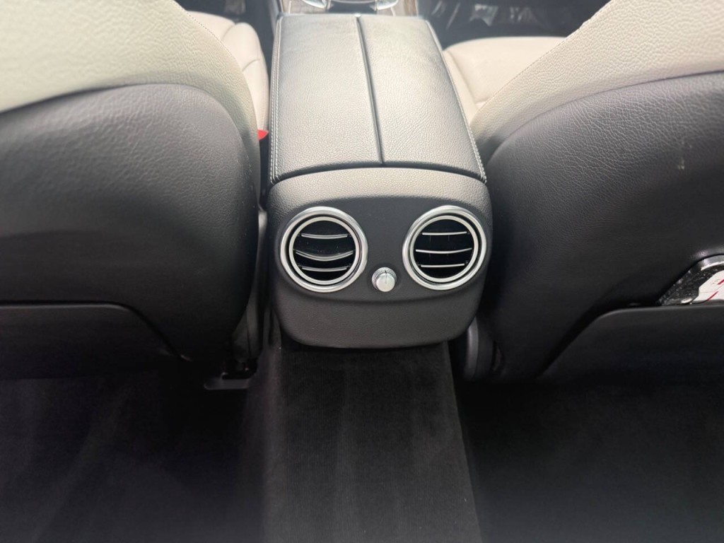 2015 Mercedes-Benz C-Class Image 26