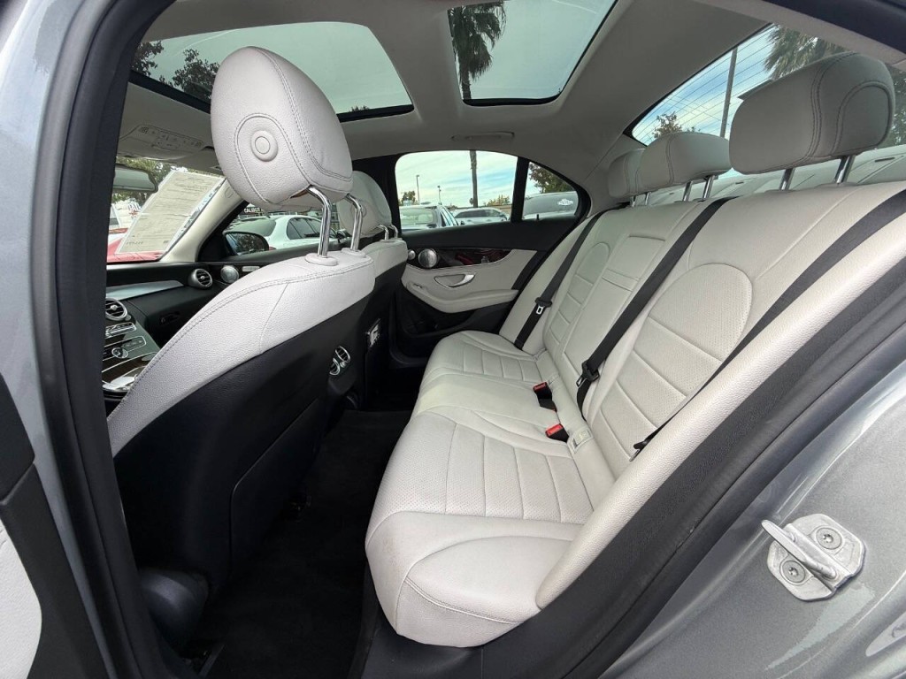 2015 Mercedes-Benz C-Class Image 28