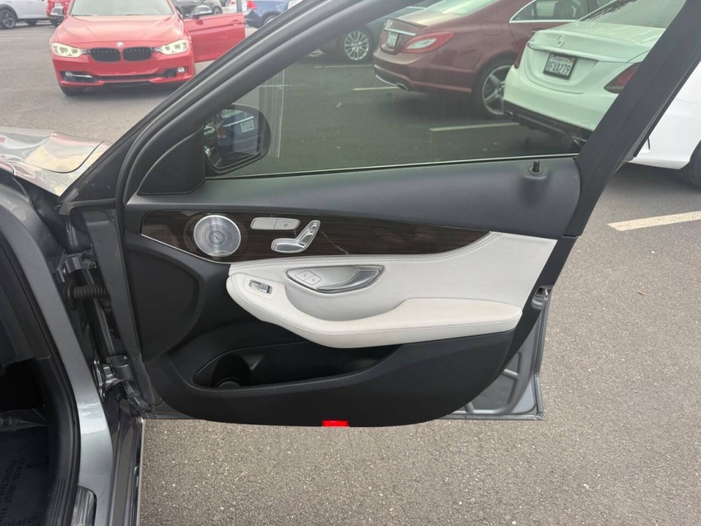 2015 Mercedes-Benz C-Class Image 31