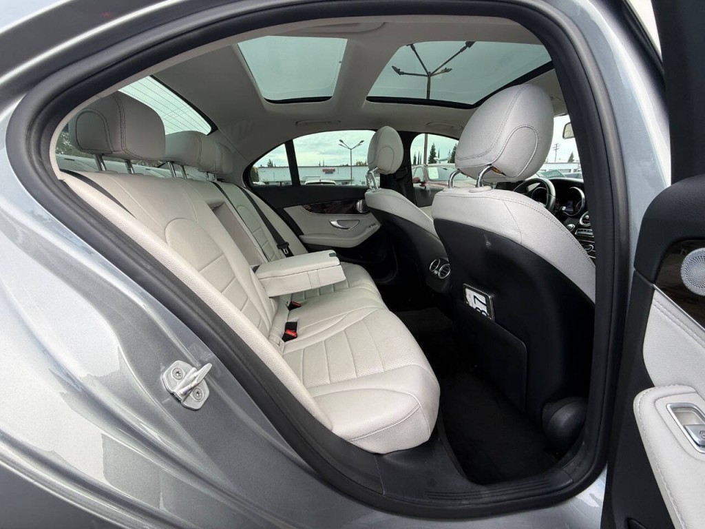 2015 Mercedes-Benz C-Class Image 32