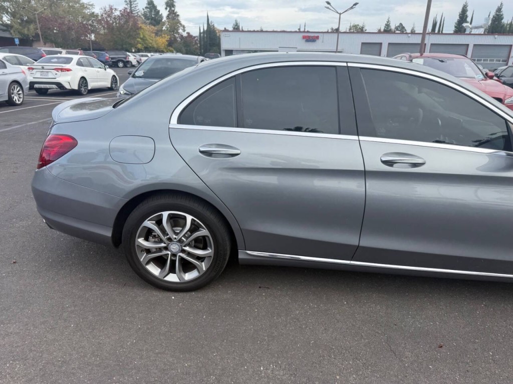 2015 Mercedes-Benz C-Class Image 36