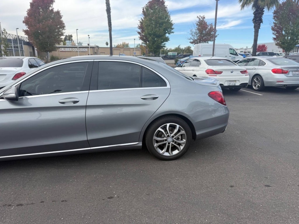 2015 Mercedes-Benz C-Class Image 37
