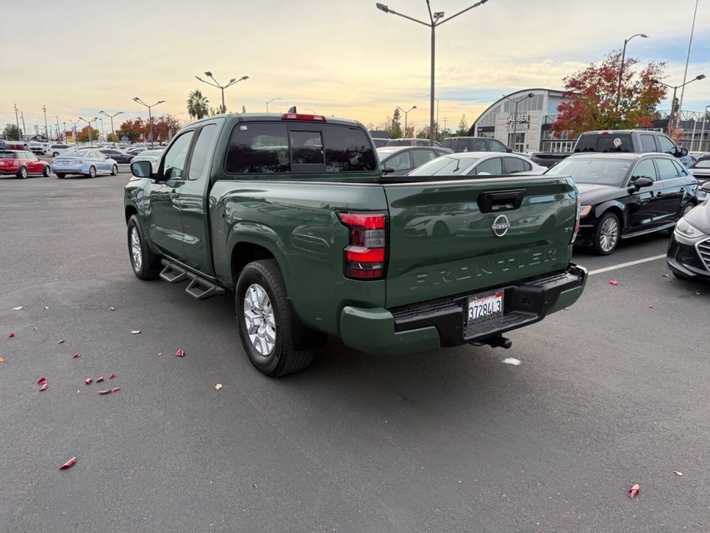 2022 Nissan Frontier Image 8