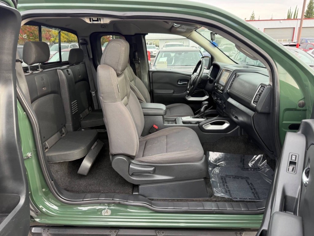 2022 Nissan Frontier Image 11