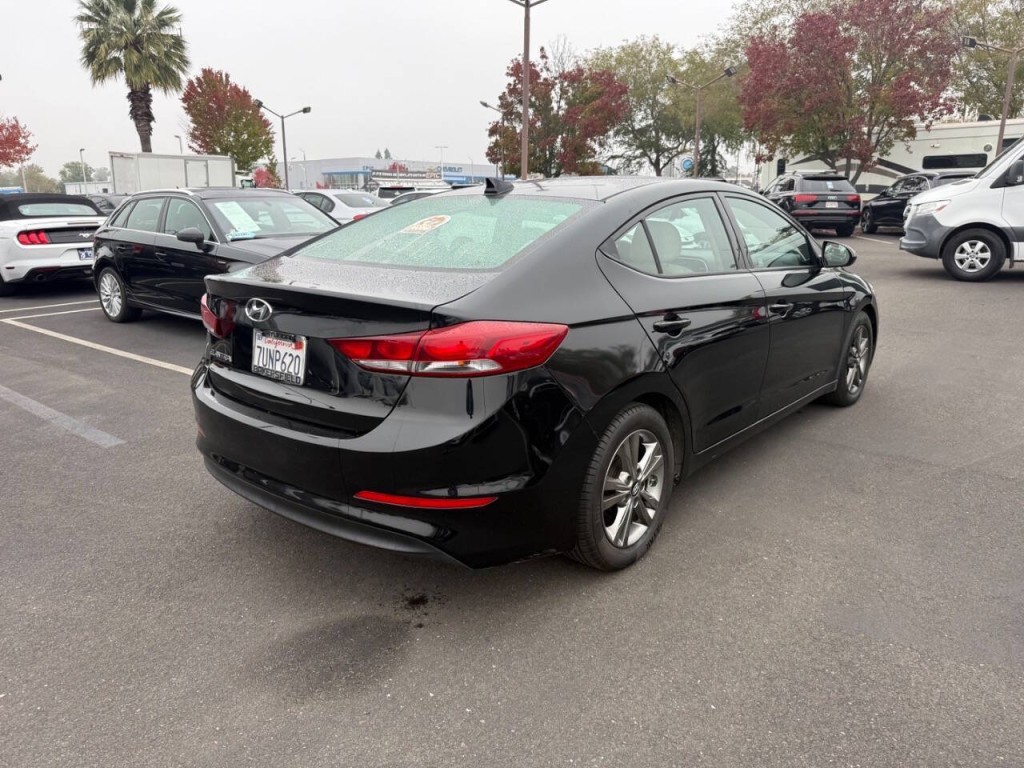 2017 Hyundai Elantra Image 6