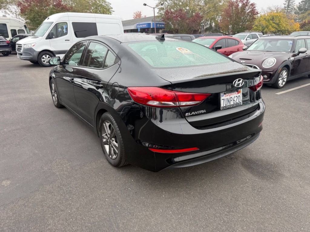 2017 Hyundai Elantra Image 8