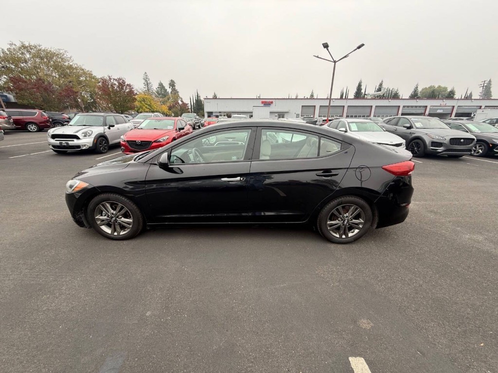 2017 Hyundai Elantra Image 9
