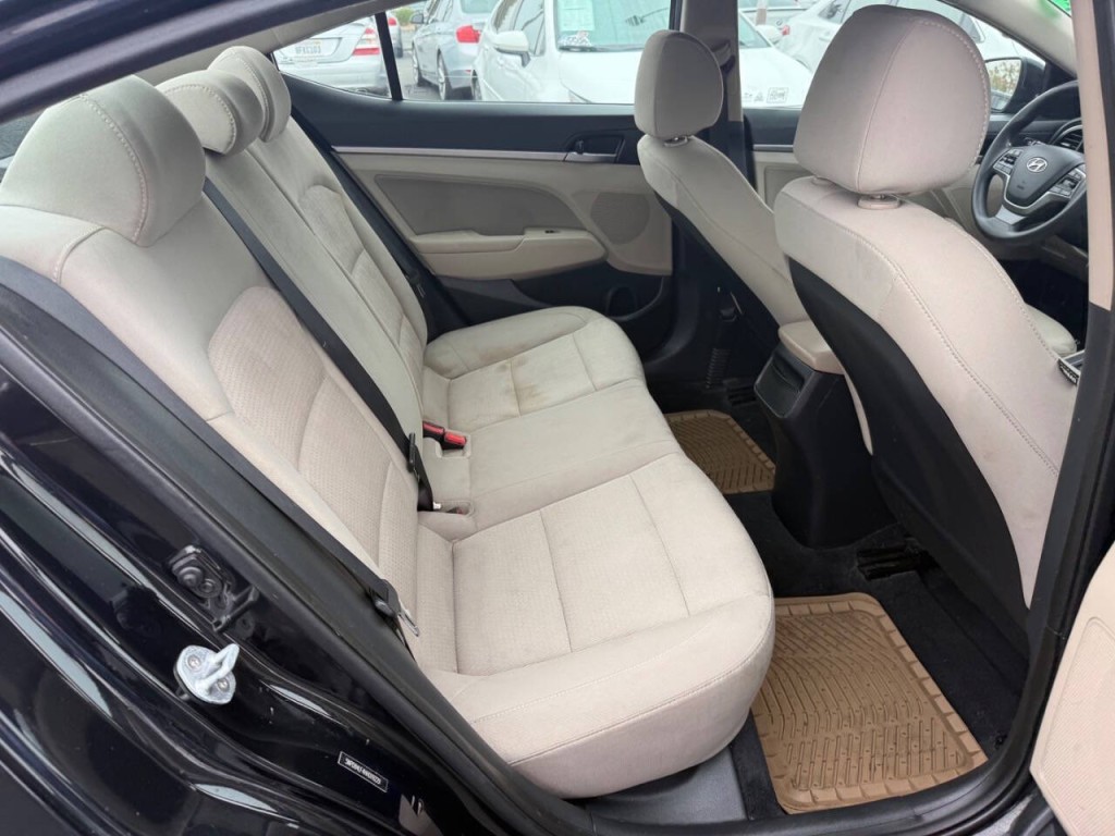 2017 Hyundai Elantra Image 11