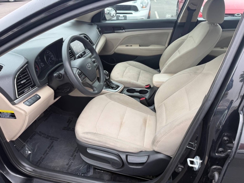 2017 Hyundai Elantra Image 12