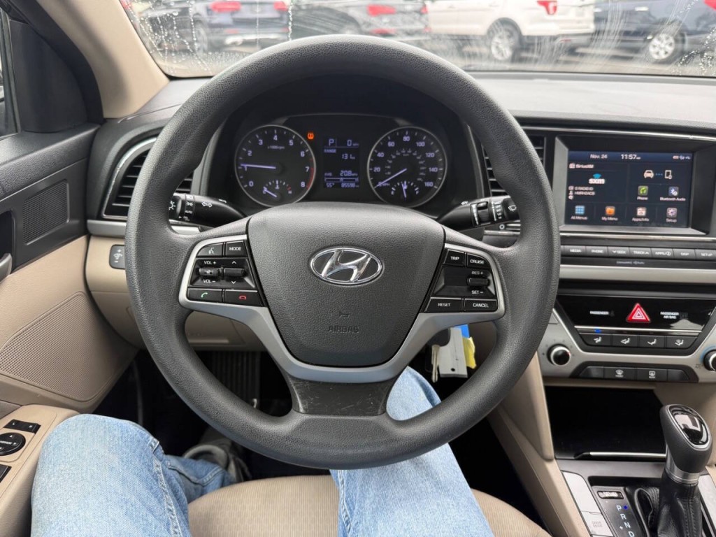 2017 Hyundai Elantra Image 13