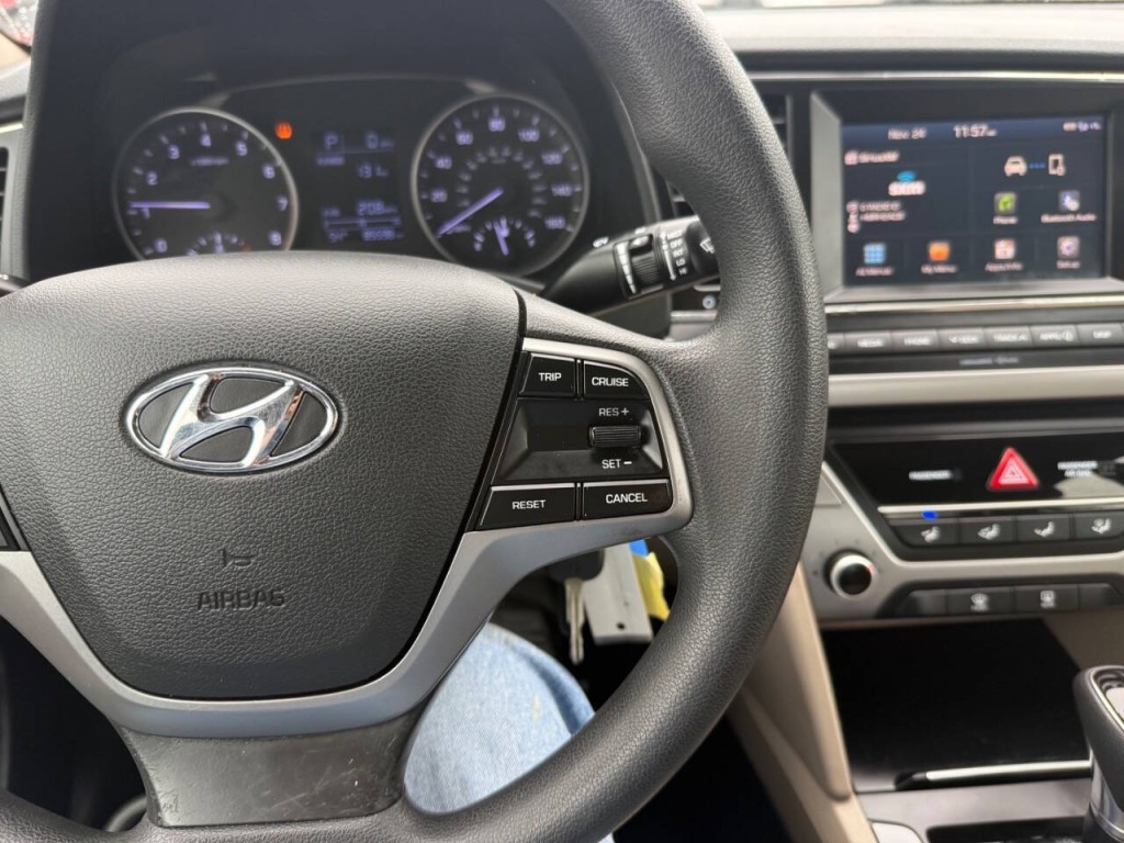 2017 Hyundai Elantra Image 14