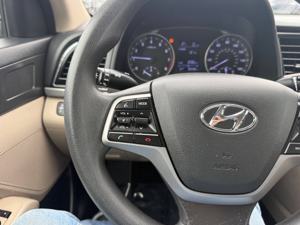 2017 Hyundai Elantra Image 15