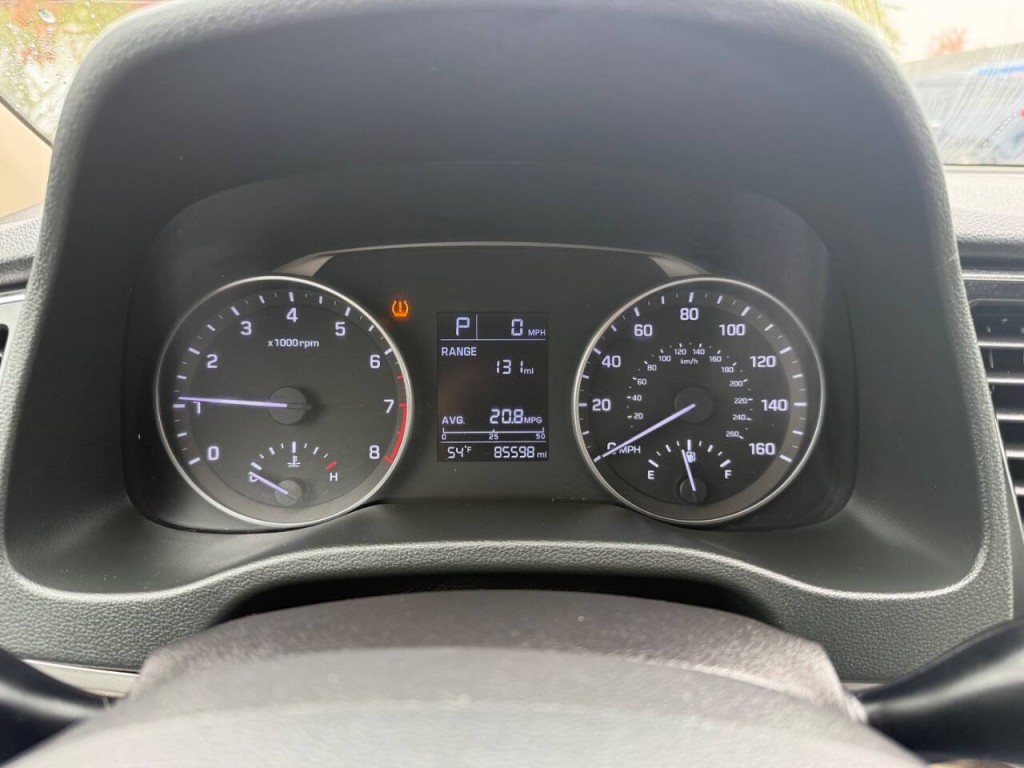 2017 Hyundai Elantra Image 16